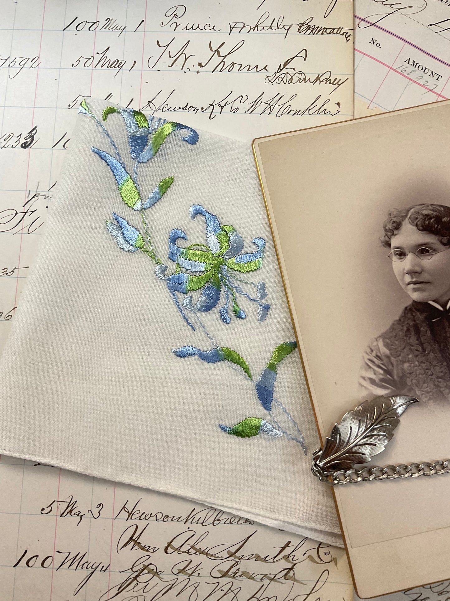 Sweater Clip w/Cabinet Card and Hankie -C