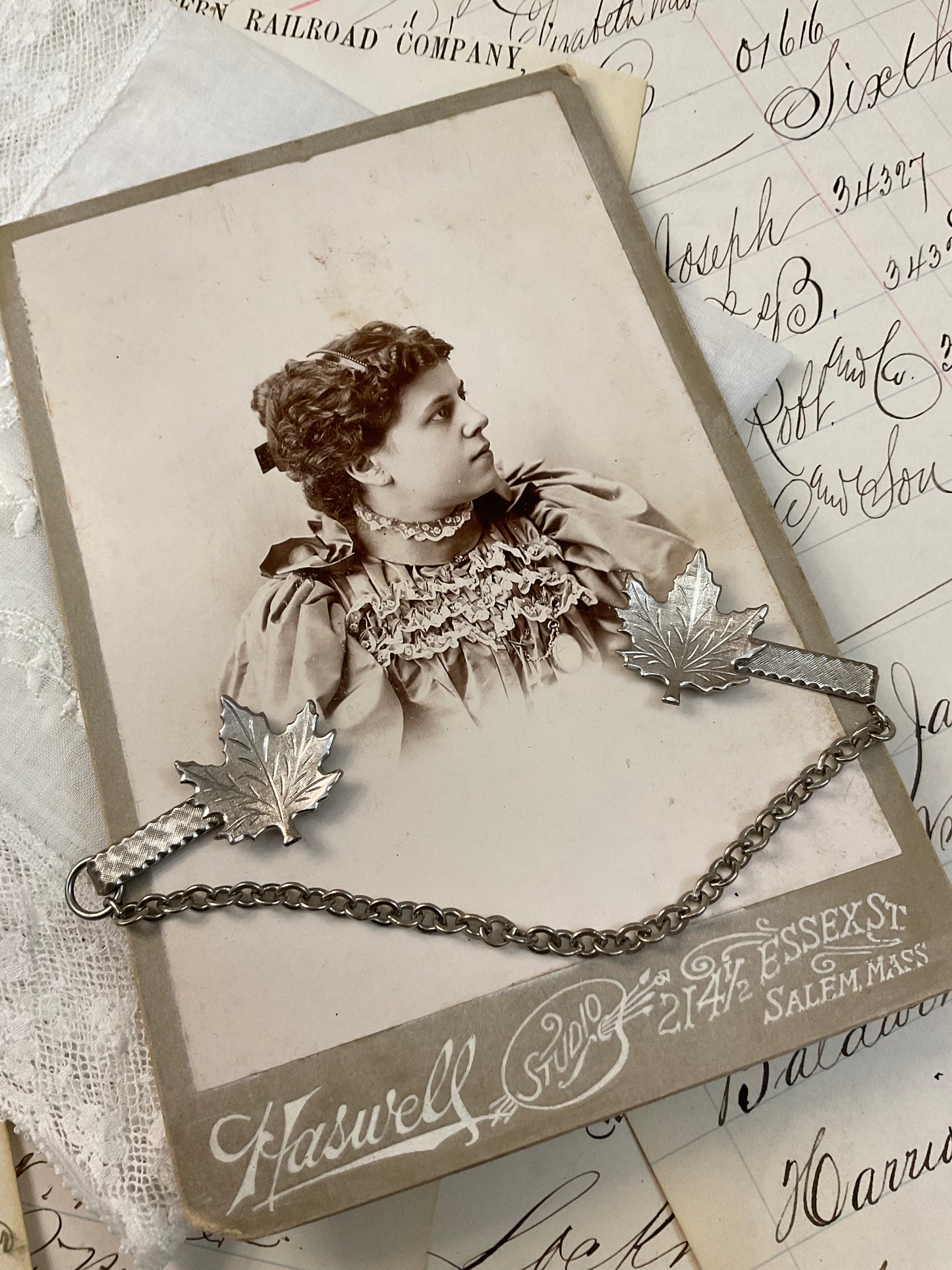 Sweater Clip w/Cabinet Card and Hankie - F