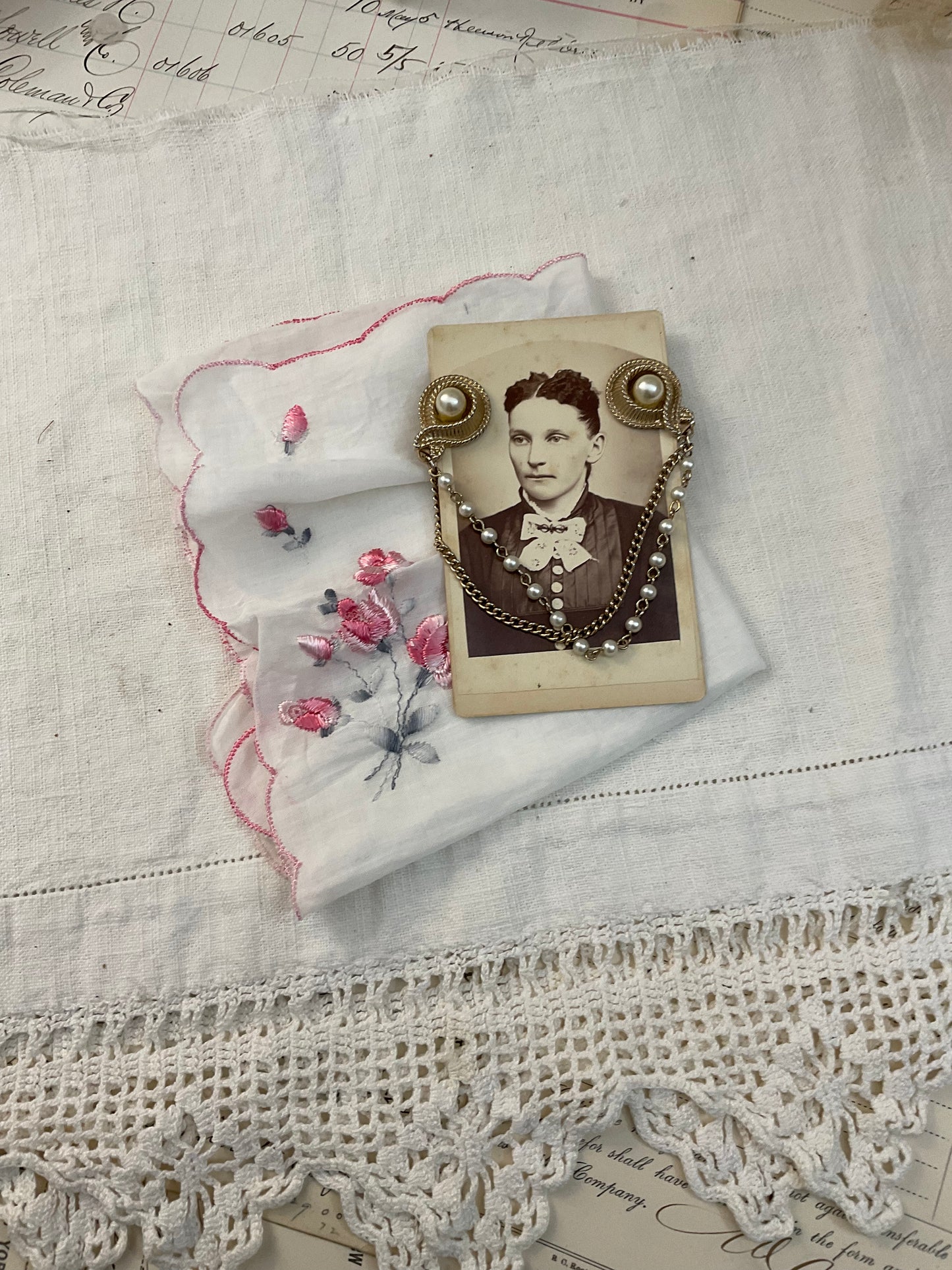 Sweater Clip with Pink Hakie