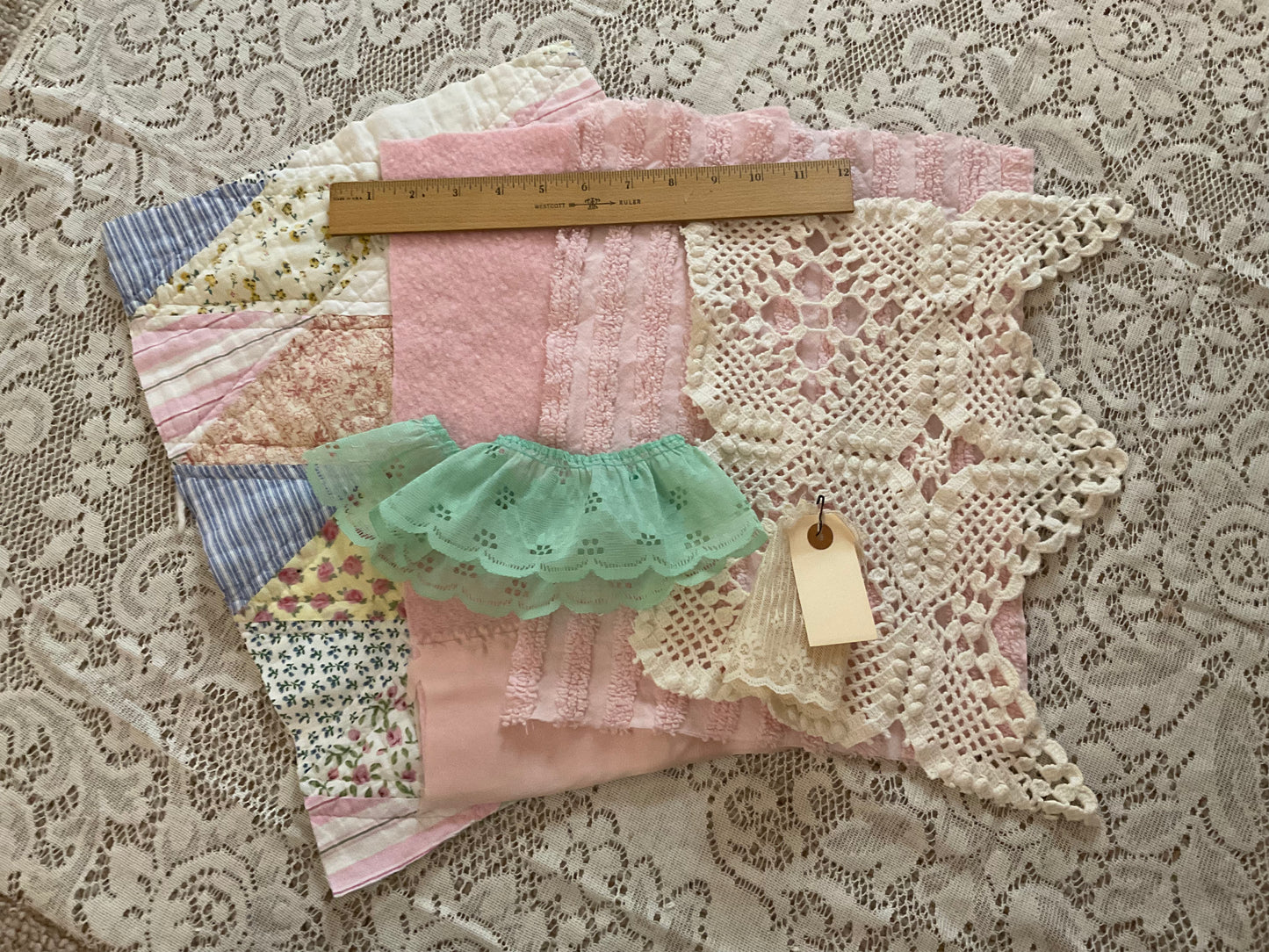 Diamond Quilt with Pink and White - B12