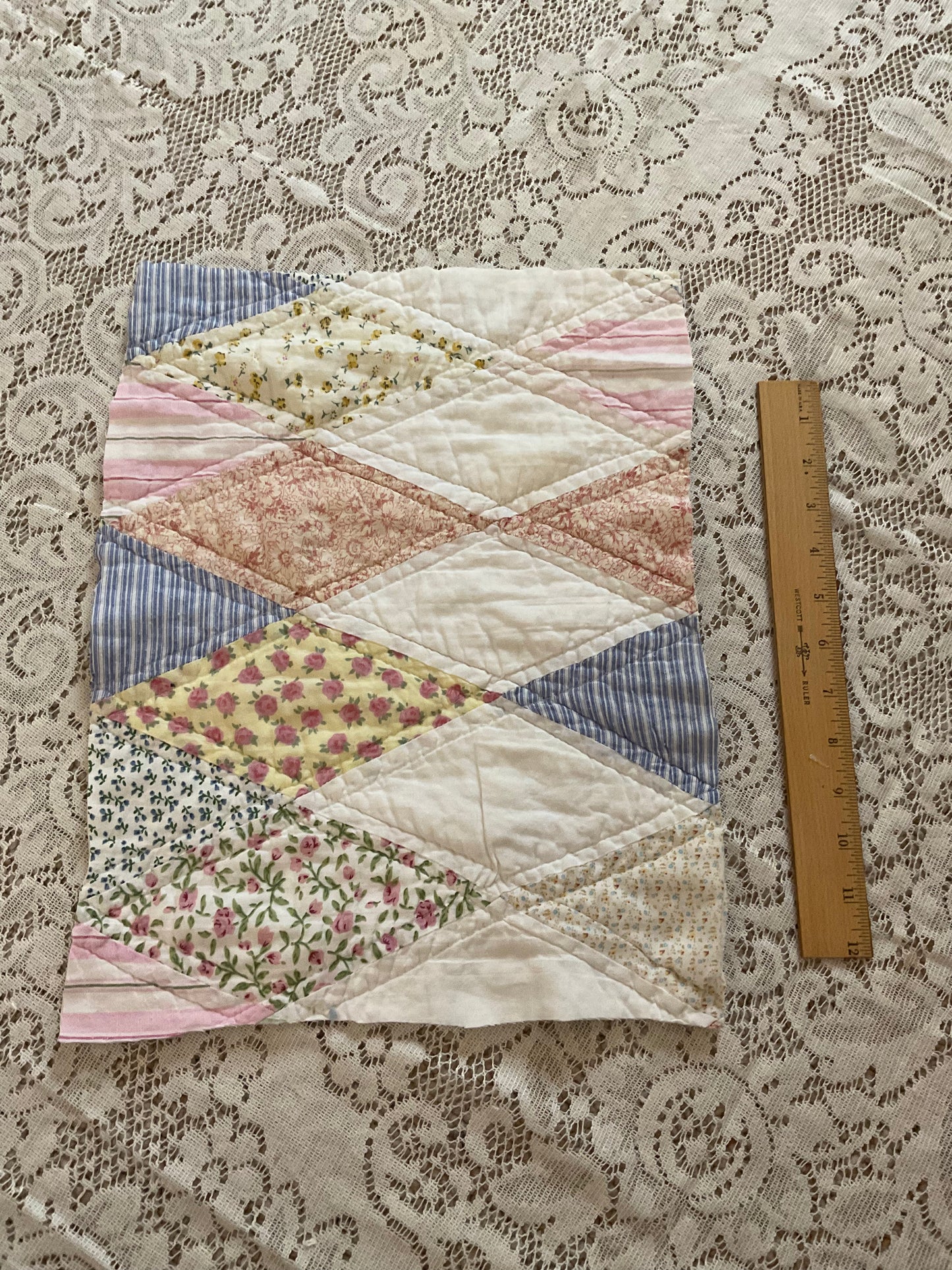 Diamond Quilt with Pink and White - B12