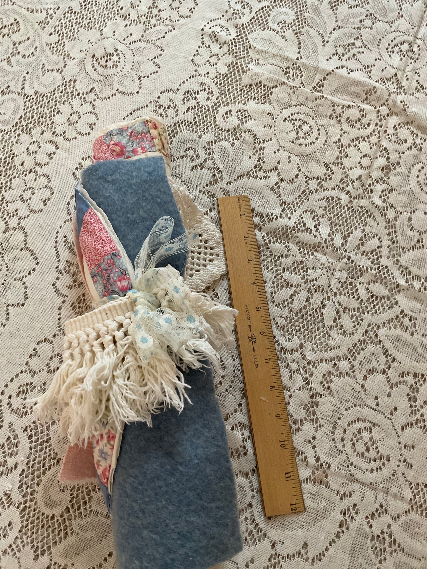 Wedding Ring Quilt with Blue, Pink and cream - B14