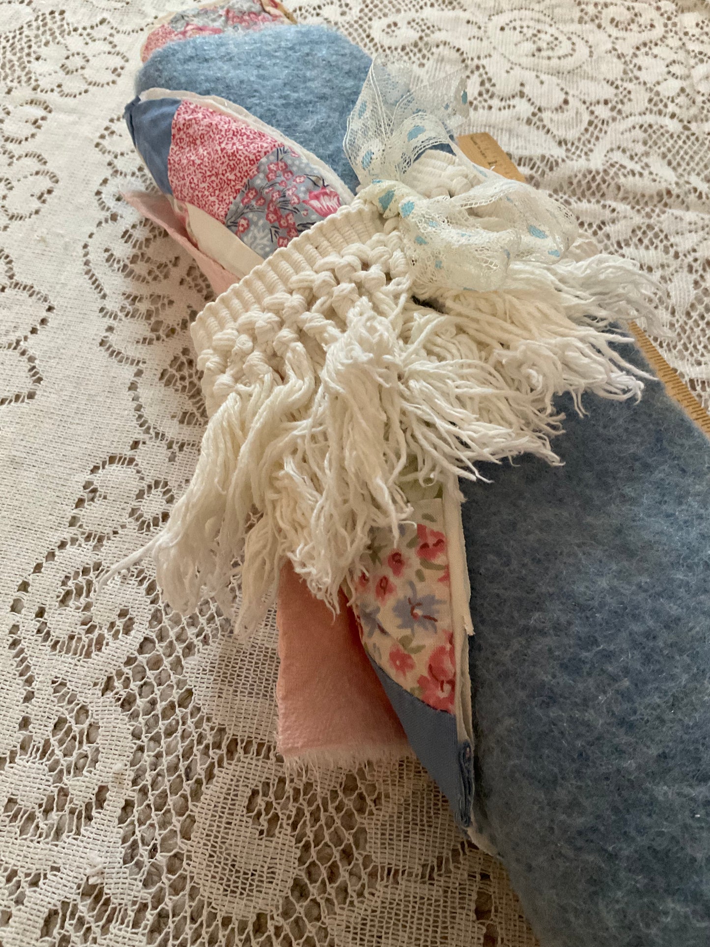Wedding Ring Quilt with Blue, Pink and cream - B14