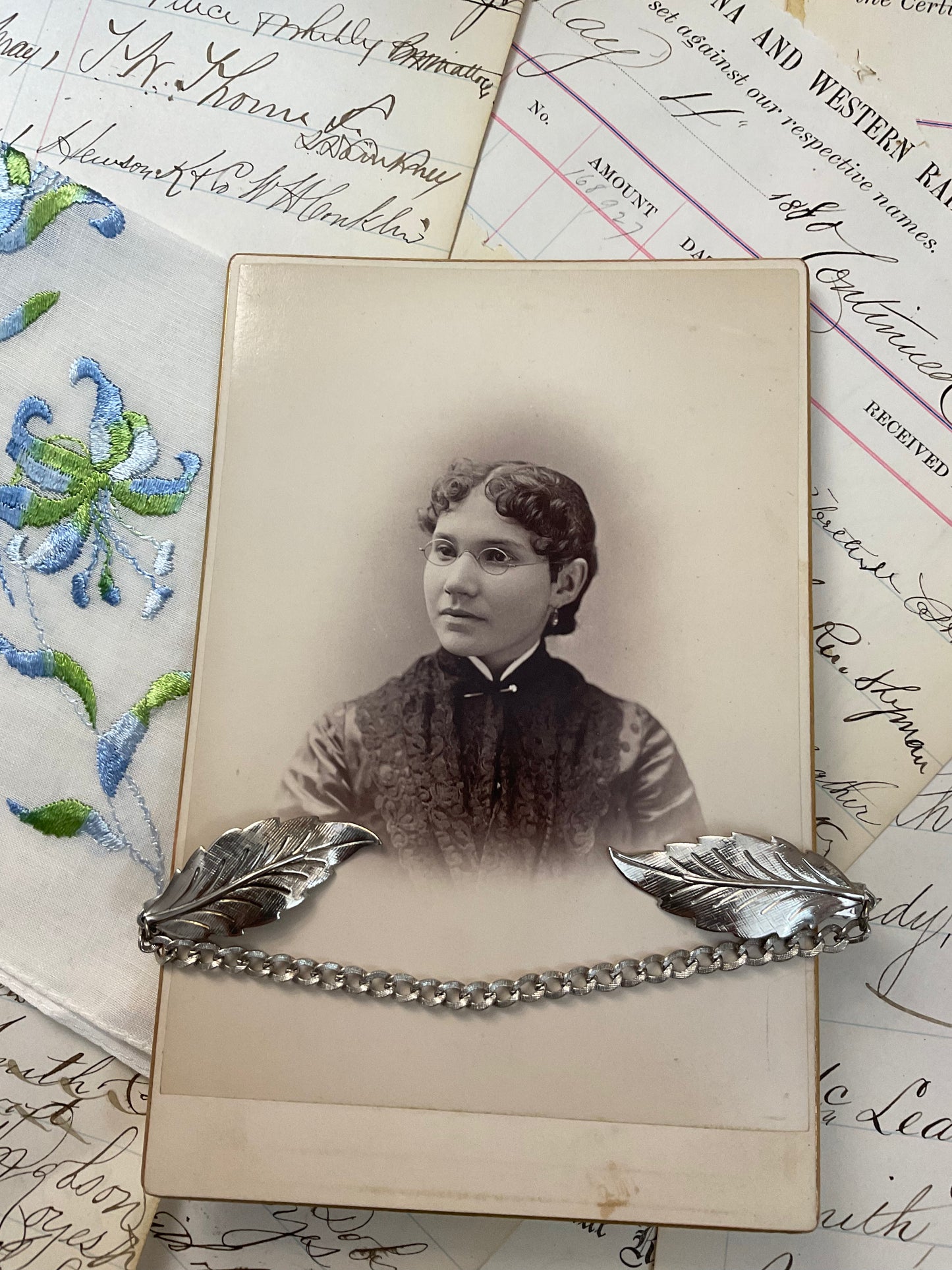 Sweater Clip w/Cabinet Card and Hankie -C