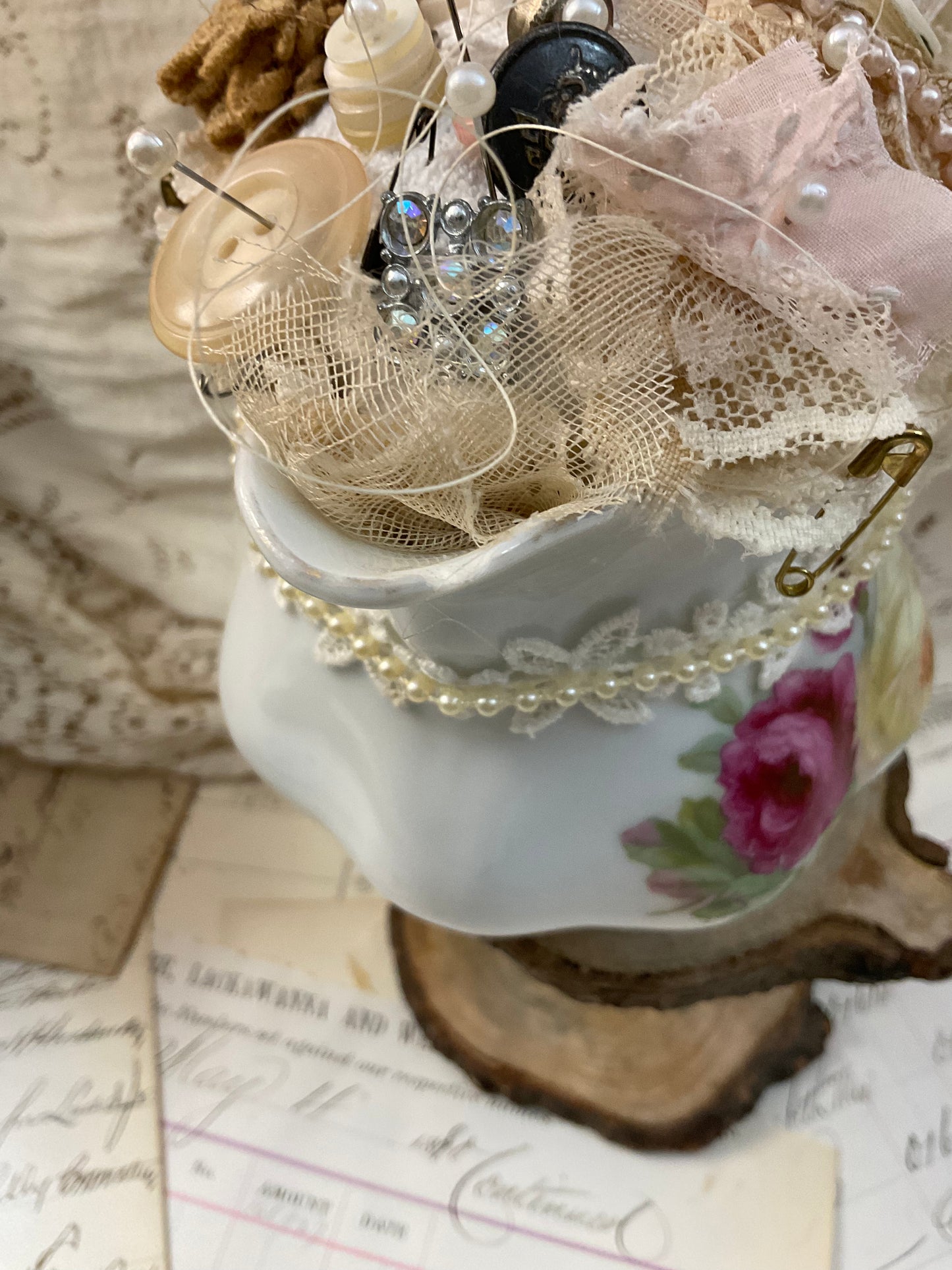 Lg. Creamer Pincushion w/Roses