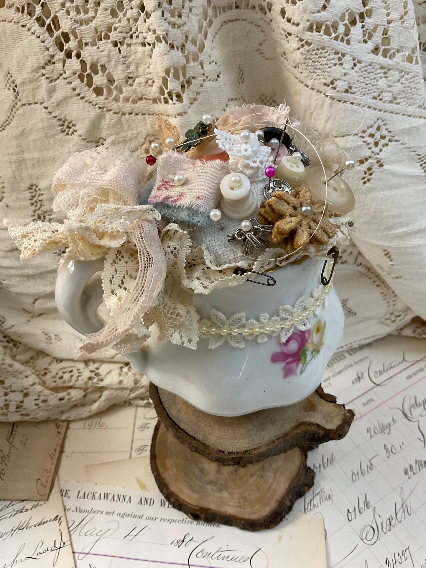 Lg. Creamer Pincushion w/Roses
