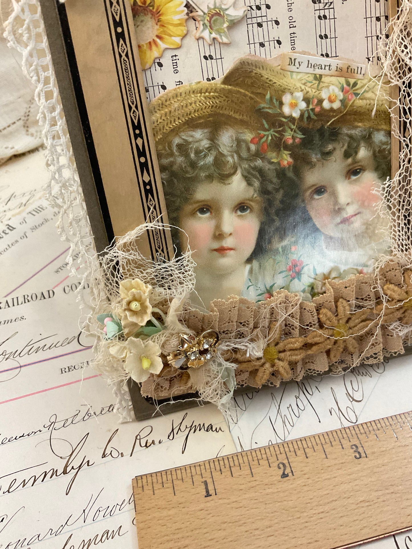 Vintage photo frame shelf sit