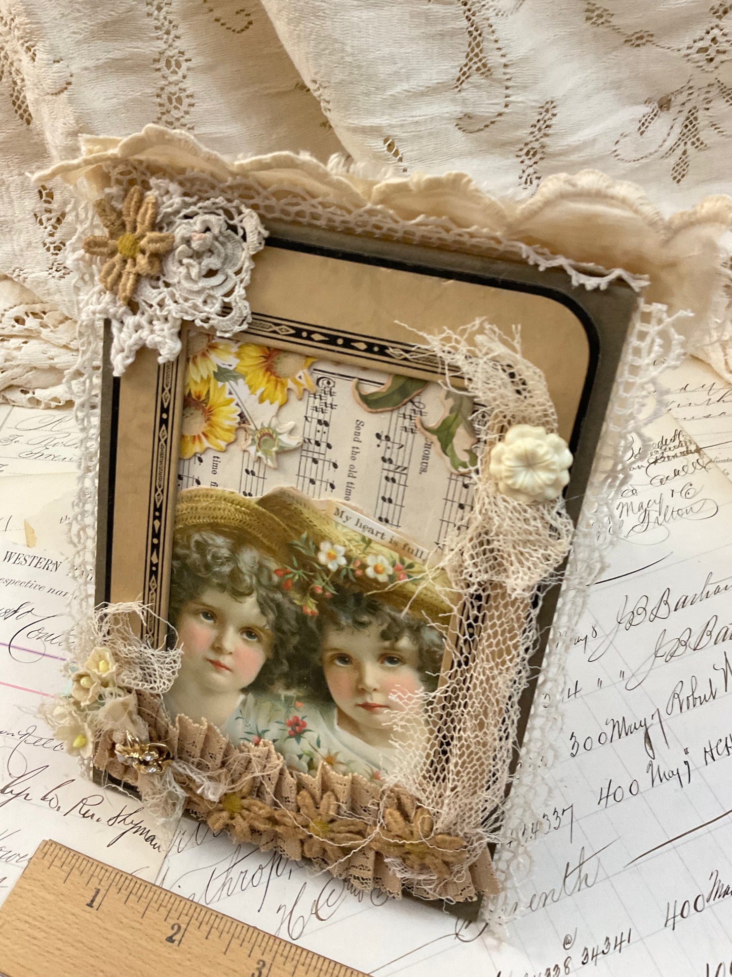 Vintage photo frame shelf sit
