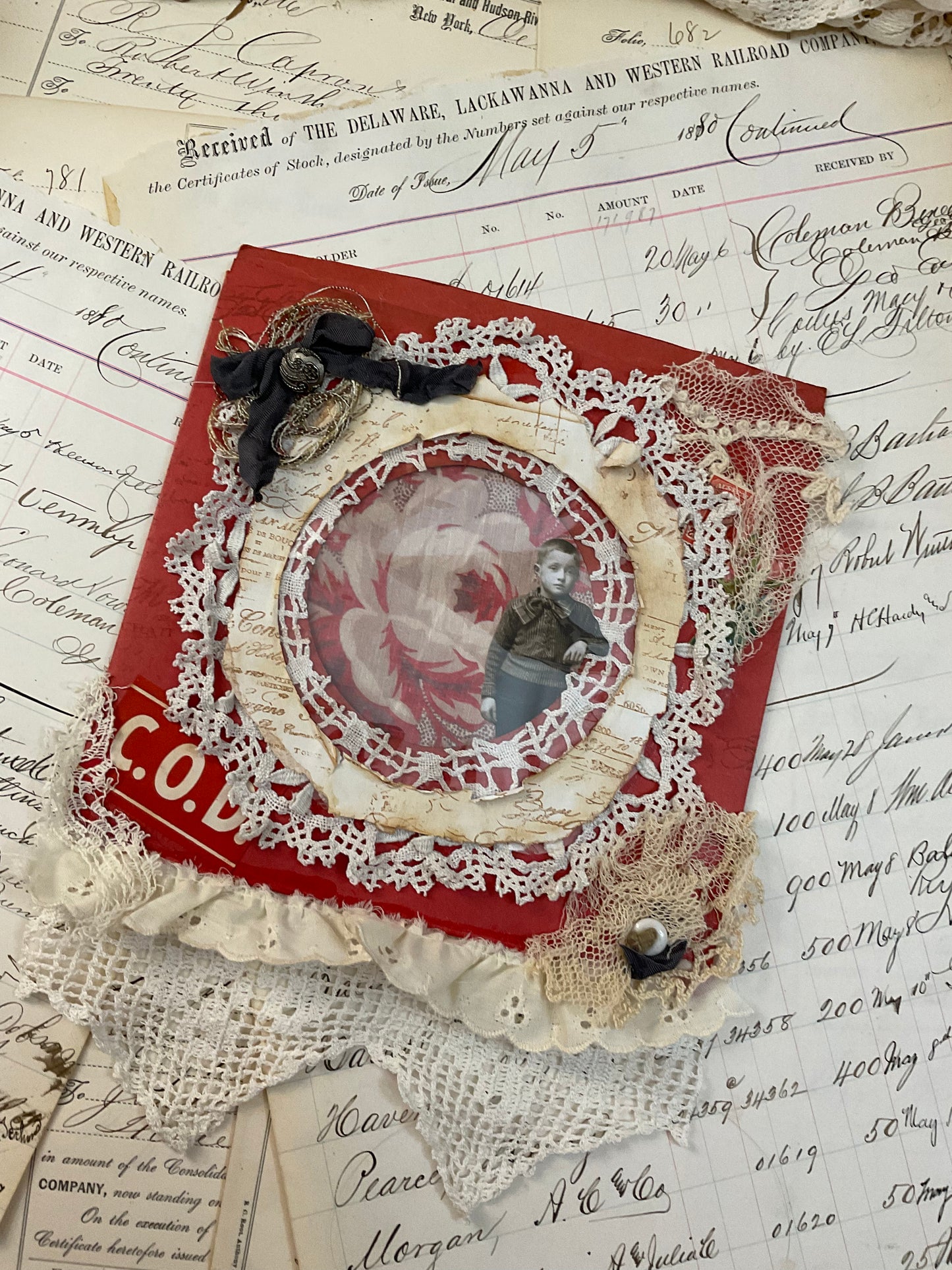 Embellished 45 record holder – red